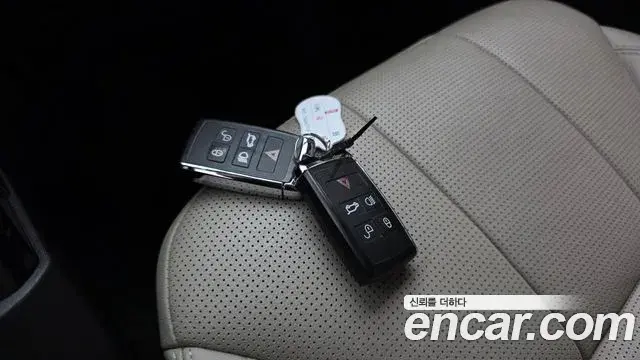 Land Rover Discovery 5 2018 — ფოტო 15/36