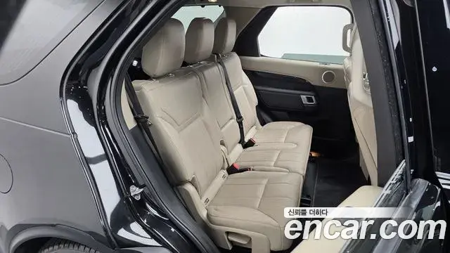 Land Rover Discovery 5 2018 — ფოტო 25/36