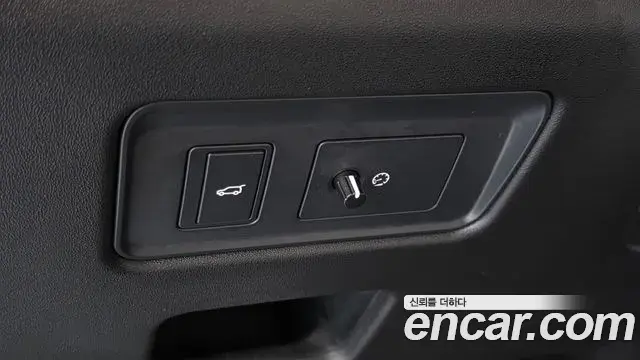 Land Rover Discovery 5 2018 — ფოტო 20/36