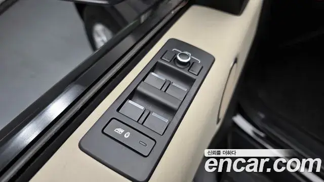 Land Rover Discovery 5 2018 — ფოტო 16/36