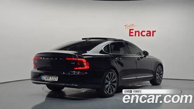Volvo S90 2021 — Photo 10/33