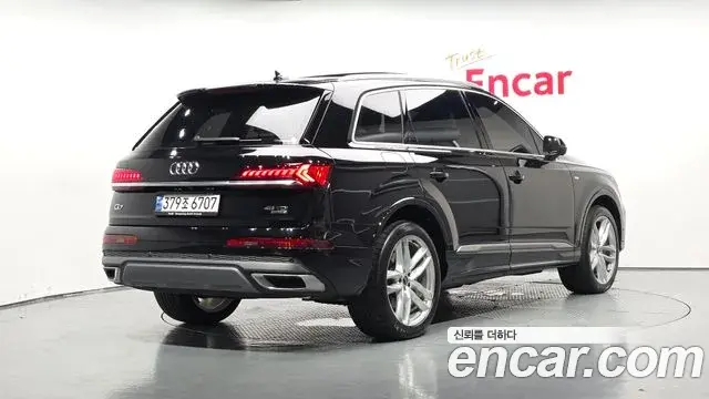 Audi Q7 2023 — Фото 2/20