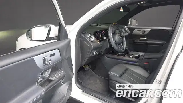 Mercedes-Benz GLB-Class 2021 — ფოტო 29/32