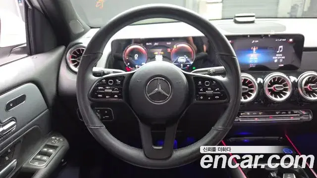 Mercedes-Benz GLB-Class 2021 — ფოტო 18/32