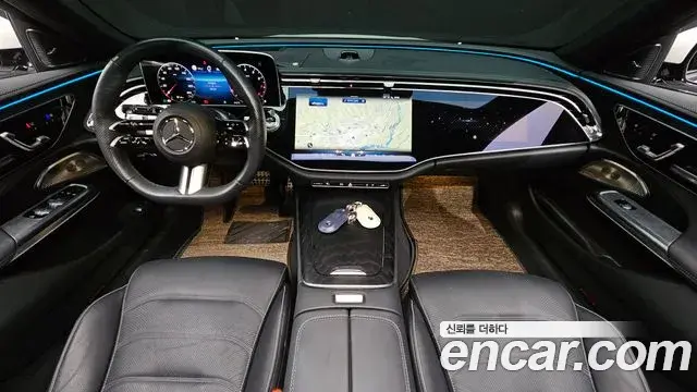 Mercedes-Benz E-Class 2024 — Photo 12/20