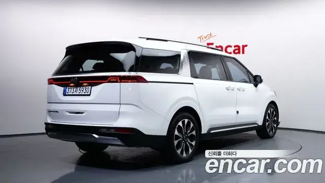 Kia Carnival 2021 — ფოტო 20/36