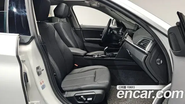 BMW 4 Series 2019 — Şəkil 19/33