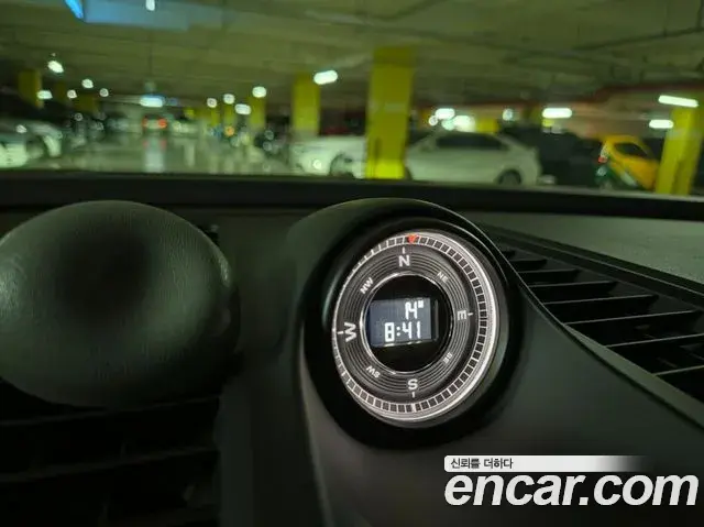 Porsche Macan EV 2025 — ფოტო 2/18