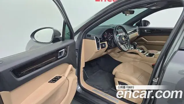 Porsche Cayenne 2021 — Şəkil 19/34