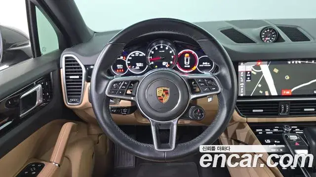 Porsche Cayenne 2021 — Şəkil 16/34
