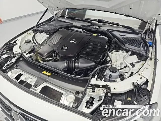 Mercedes-Benz E-Class 2025 — Photo 6/19