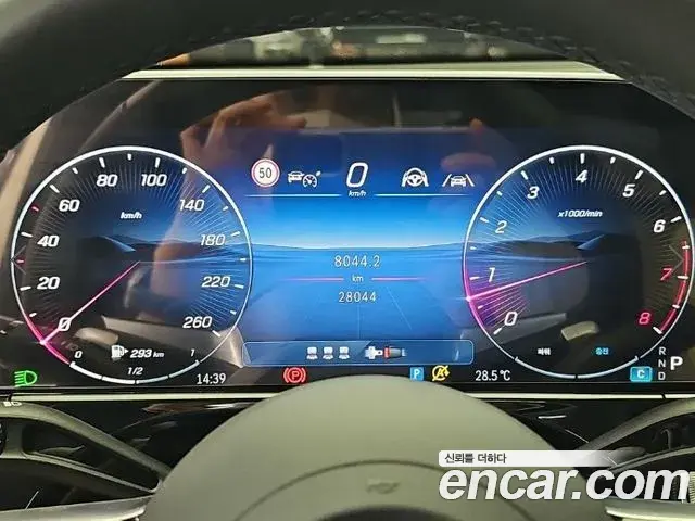Mercedes-Benz E-Class 2025 — Photo 7/19