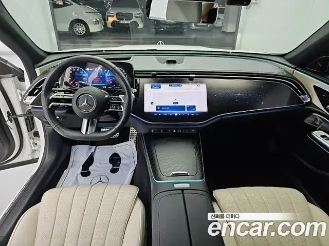 Mercedes-Benz E-Class 2025 — Photo 8/19