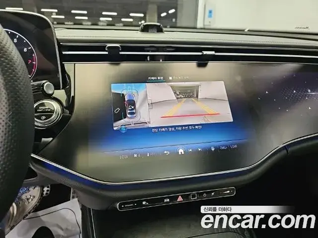 Mercedes-Benz E-Class 2025 — Photo 11/19