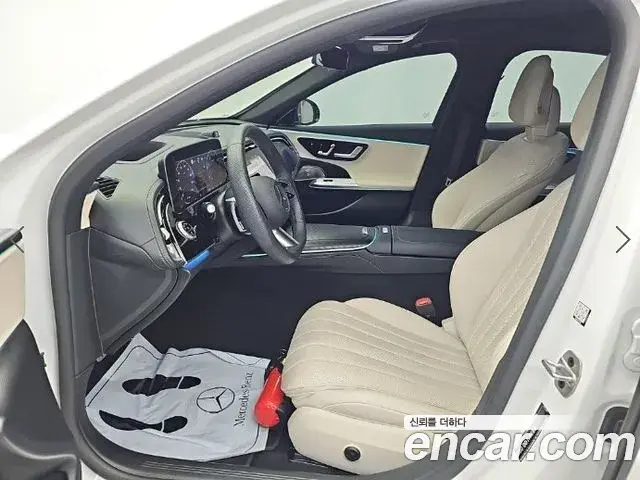 Mercedes-Benz E-Class 2025 — Photo 12/19