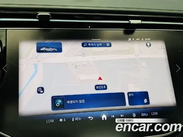 Mercedes-Benz E-Class 2025 — Photo 16/19