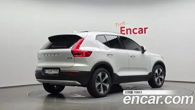 Volvo XC40 2024 — ფოტო 16/20