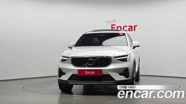 Volvo XC40 2024 — ფოტო 18/20