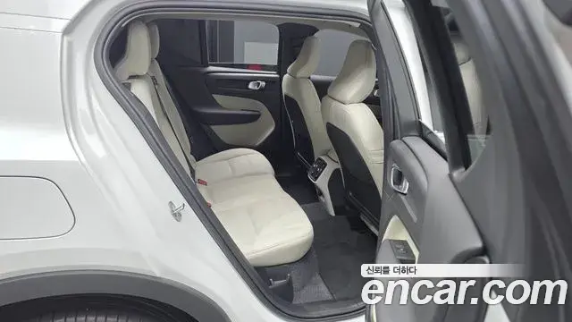 Volvo XC40 2024 — ფოტო 12/20