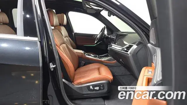 BMW X7 2025 — ფოტო 23/33