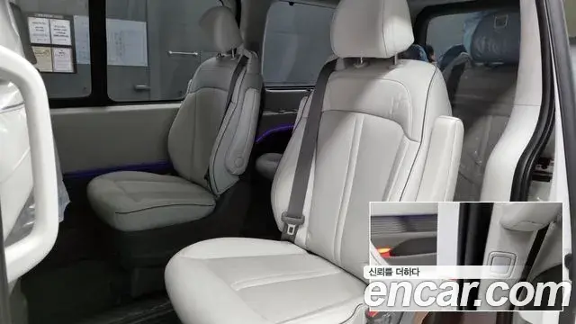 Hyundai Staria 2023 — ფოტო 8/17