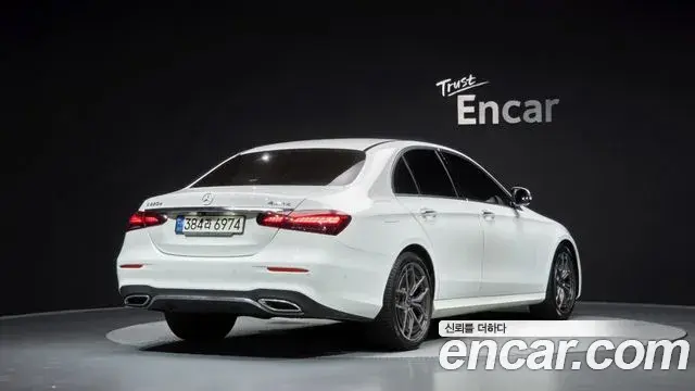 Mercedes-Benz E-Class 2021 — Photo 16/37