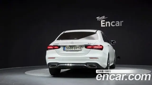 Mercedes-Benz E-Class 2021 — Photo 26/37