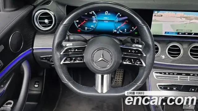 Mercedes-Benz E-Class 2021 — Photo 9/37