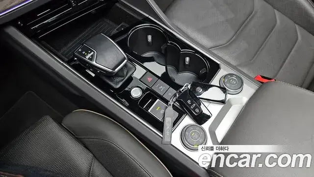 Volkswagen Touareg 2023 — Şəkil 8/20