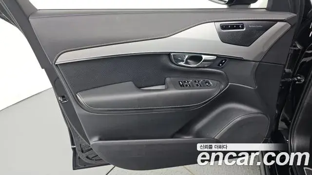 Volvo XC90 2020 — ფოტო 36/37
