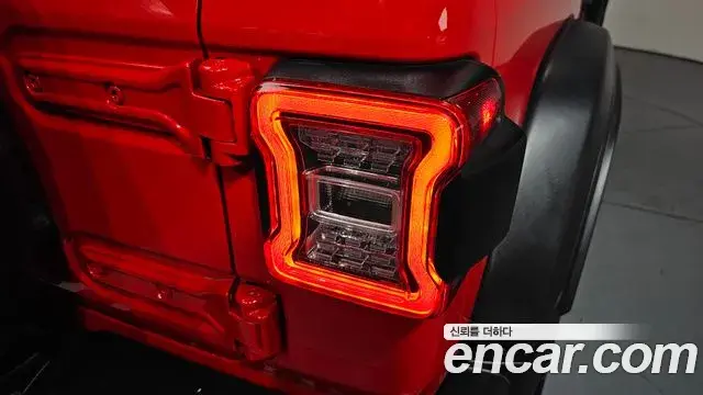Jeep Wrangler 2019 — Şəkil 14/32