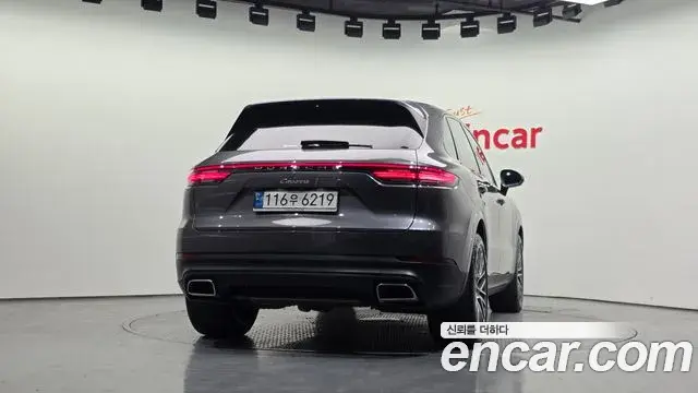 Porsche Cayenne 2021 — ფოტო 4/33