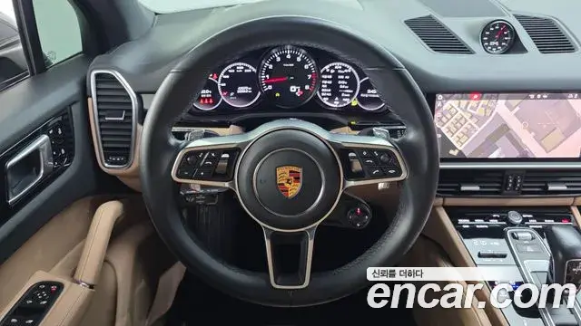 Porsche Cayenne 2021 — ფოტო 14/33