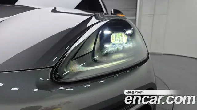 Porsche Cayenne 2021 — ფოტო 30/33