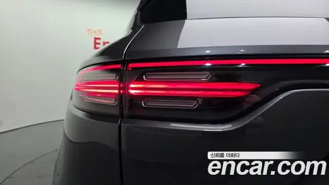 Porsche Cayenne 2021 — ფოტო 22/33