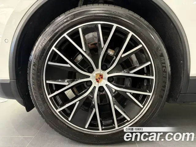 Porsche Macan EV 2025 — Şəkil 19/20