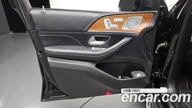 Mercedes-Benz GLE-Class 2019 — Photo 33/34