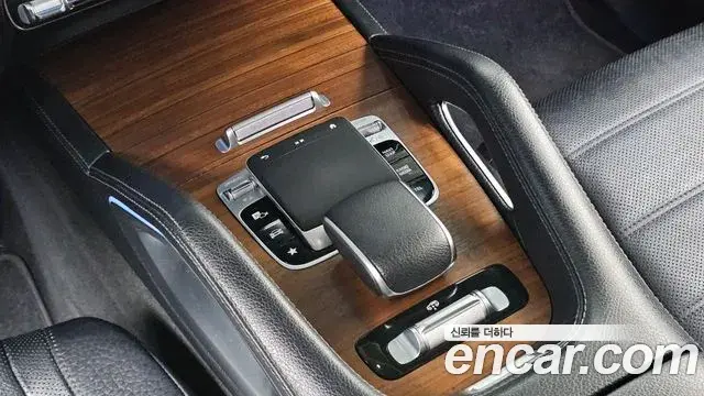 Mercedes-Benz GLE-Class 2019 — Photo 26/34
