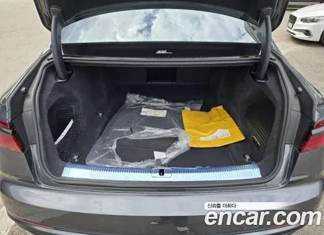 Audi A8 2021 — Şəkil 14/20