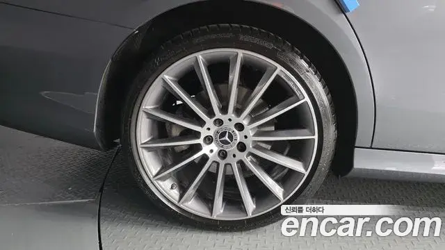 Mercedes-Benz E-Class 2022 — ფოტო 11/20
