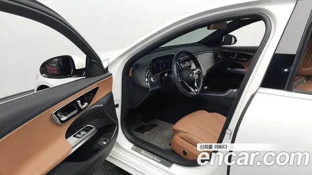 Mercedes-Benz E-Class 2024 — Photo 10/20
