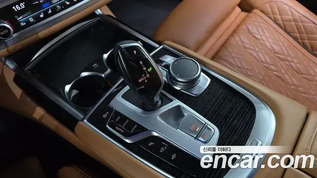 BMW 7 Series 2022 — Фото 9/20