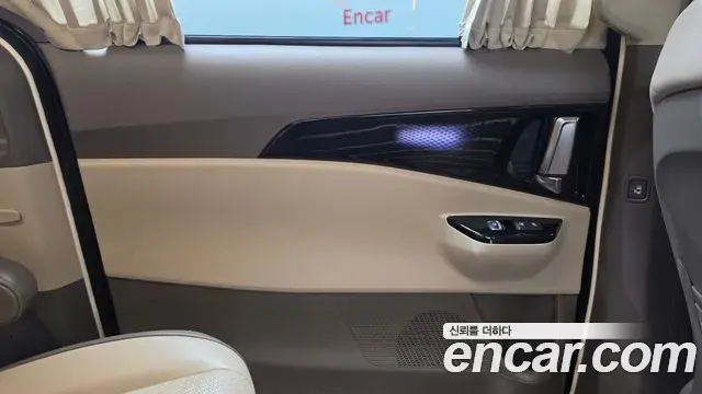 Kia Carnival 2022 — ფოტო 26/41