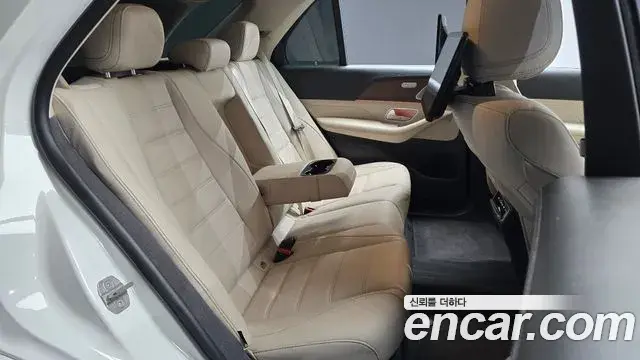 Mercedes-Benz GLE-Class 2019 — Фото 11/20