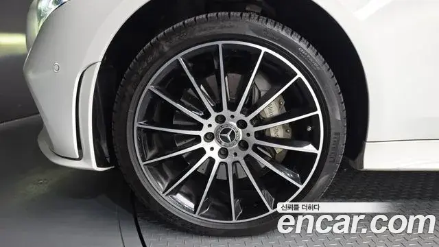 Mercedes-Benz CLS-Class 2021 — Photo 5/20