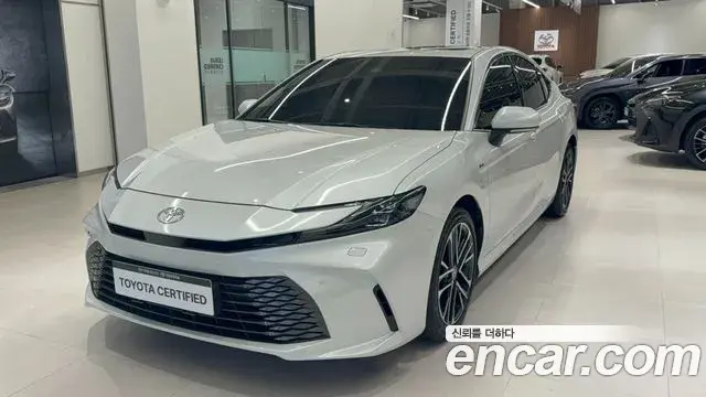 Toyota Camry 2025 — ფოტო 2/15