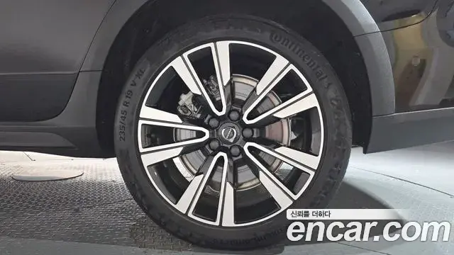 Volvo V60 Cross Country 2023 — Photo 34/39