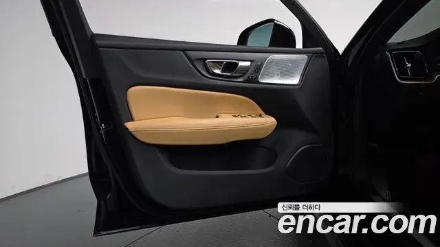 Volvo V60 Cross Country 2023 — Photo 6/39