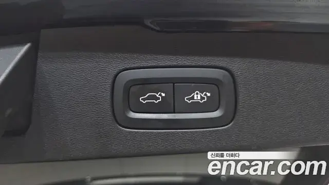 Volvo V60 Cross Country 2023 — Photo 35/39