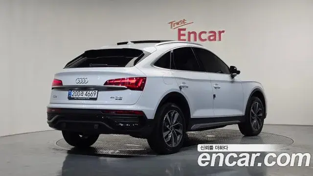 Audi Q5 2023 — Фото 2/20